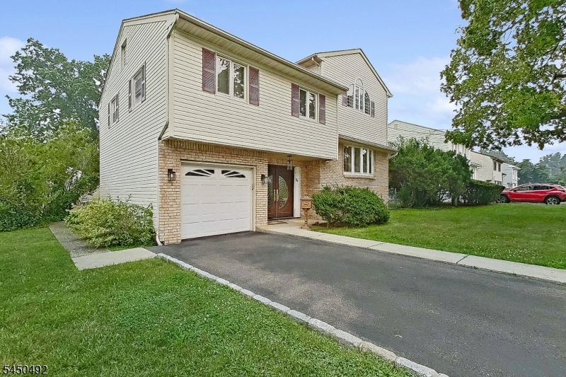 56 Eaton Pl Property Photo 6