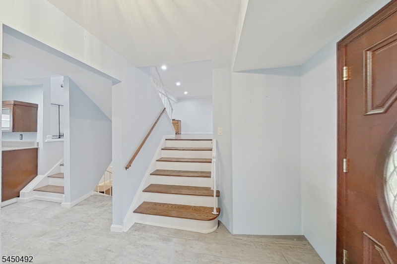 56 Eaton Pl Property Photo 12