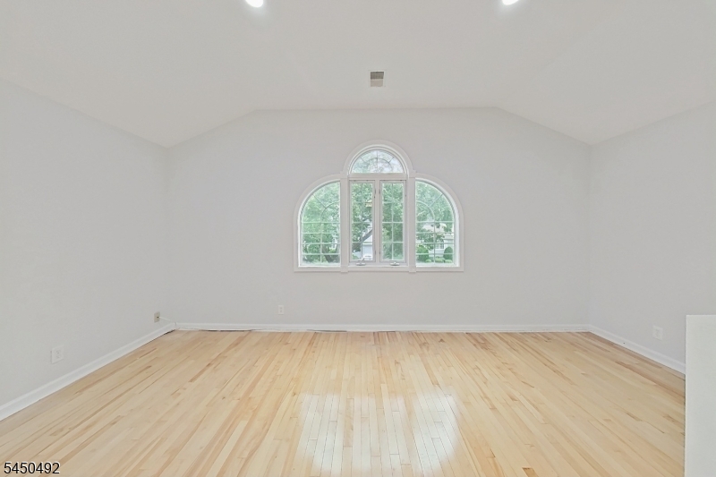 56 Eaton Pl Property Photo 35