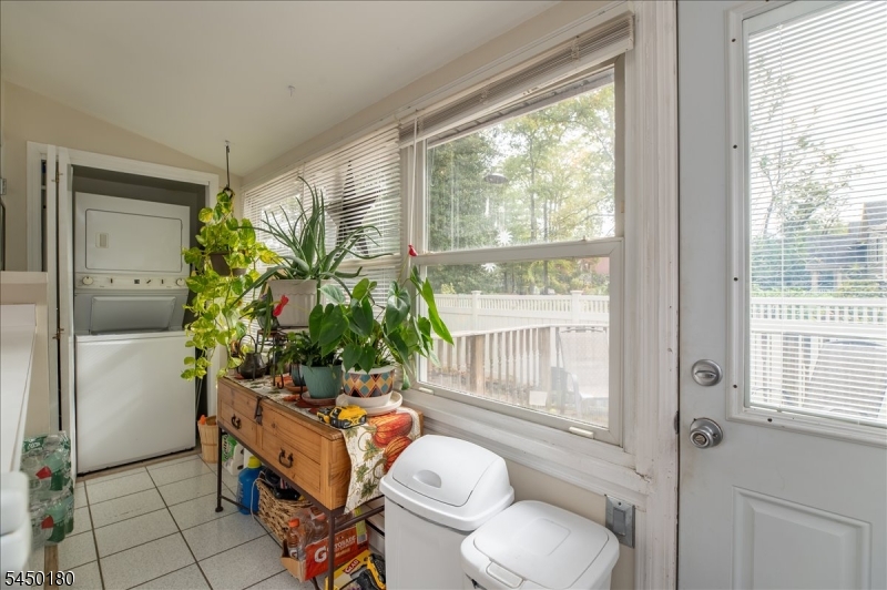 51 Lakeview Ave Property Photo 12