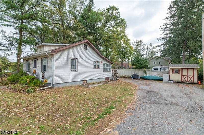 51 Lakeview Ave Property Photo 14