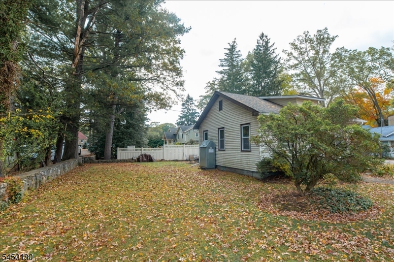 51 Lakeview Ave Property Photo 15