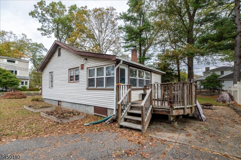 51 Lakeview Ave Property Photo 17