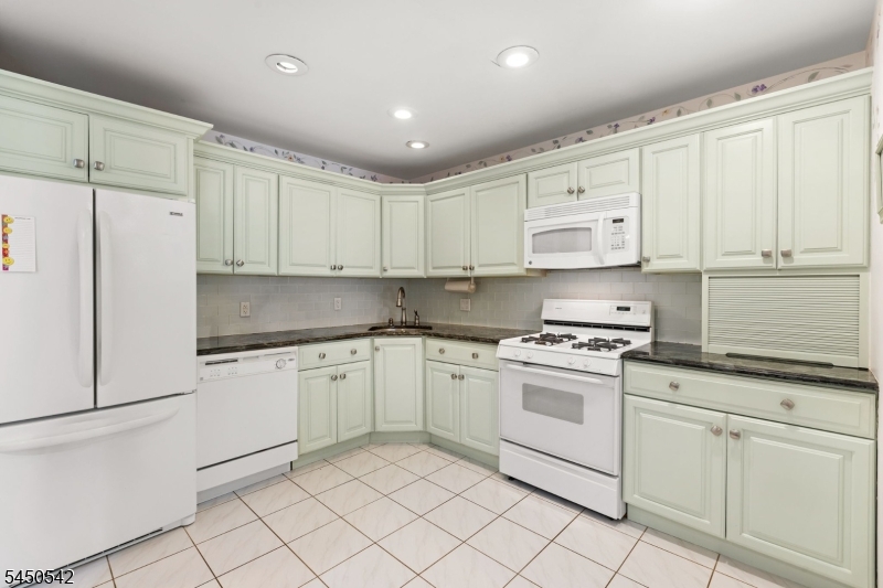 675 Raritan Rd 6 Property Photo 9