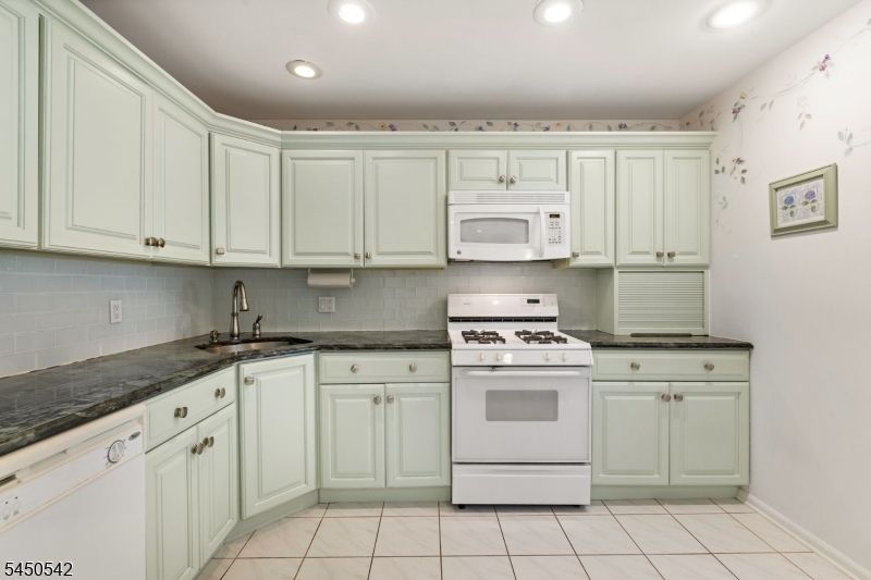 675 Raritan Rd 6 Property Photo 10