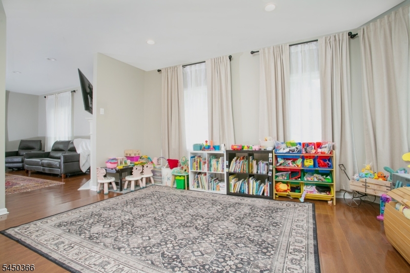 24 Beverly St Property Photo 5