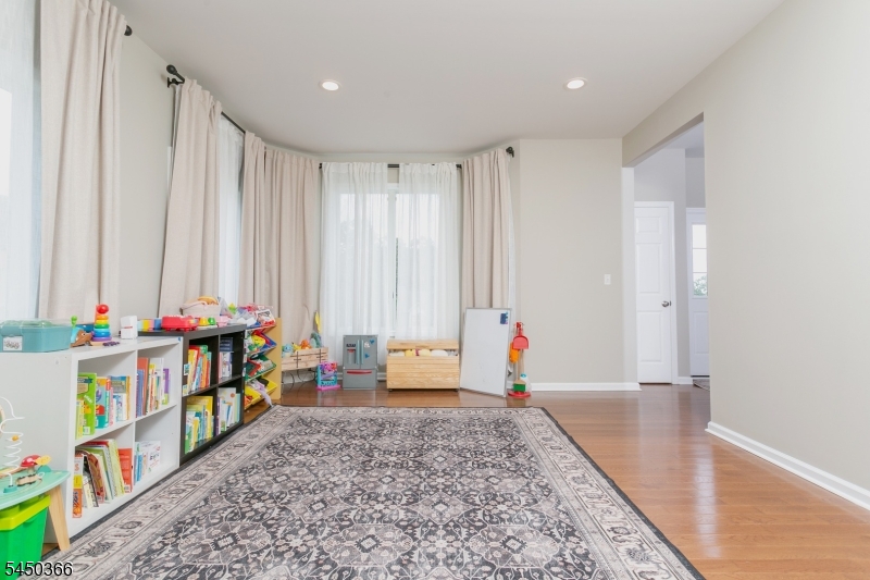24 Beverly St Property Photo 6