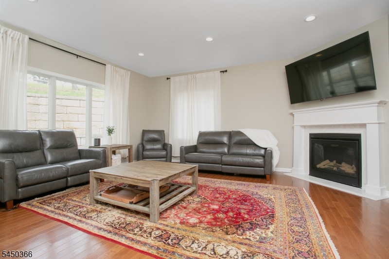 24 Beverly St Property Photo 7