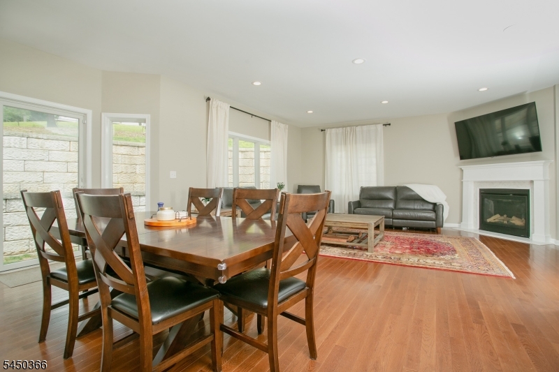 24 Beverly St Property Photo 9