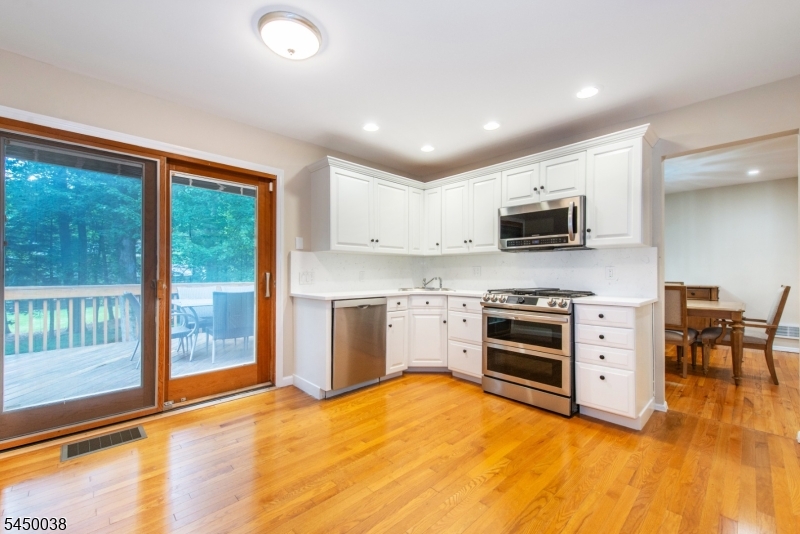 11 Southview Rd Property Photo 6