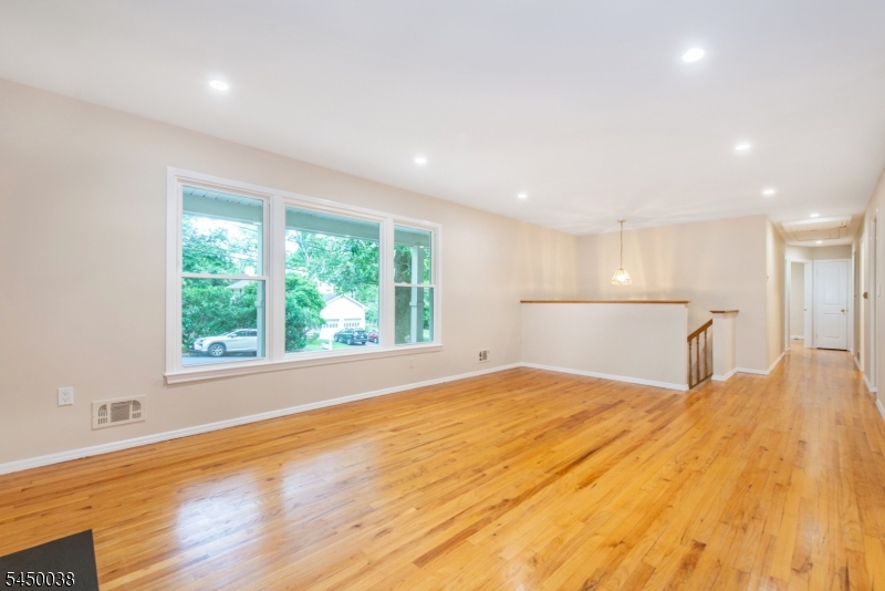 11 Southview Rd Property Photo 8