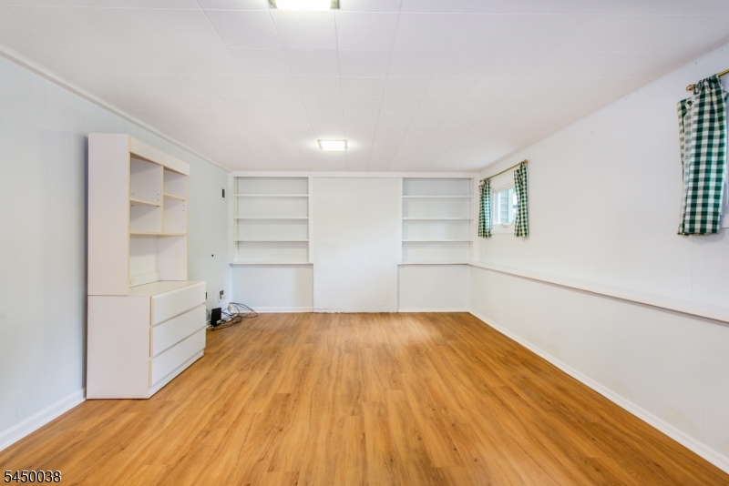 11 Southview Rd Property Photo 16