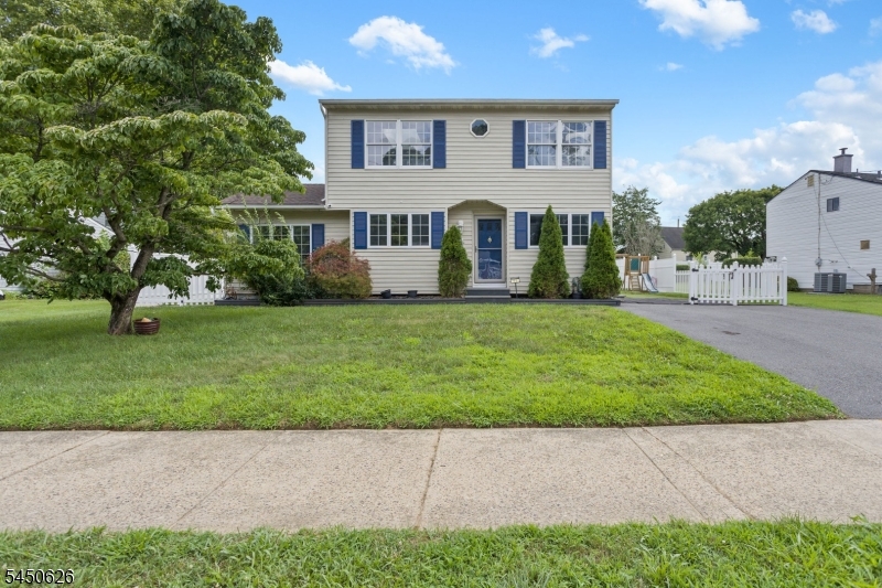 93 Elton Ave Property Photo 3