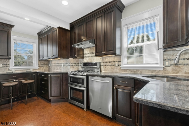 48 Mansion Ter Property Photo 11