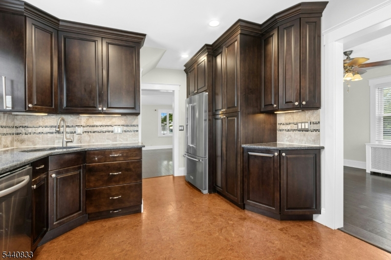 48 Mansion Ter Property Photo 12