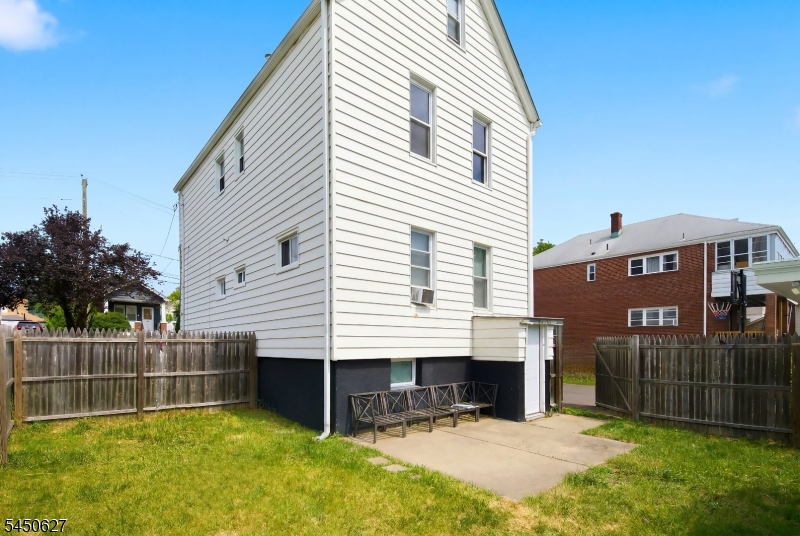 15 Prospect St Property Photo 12