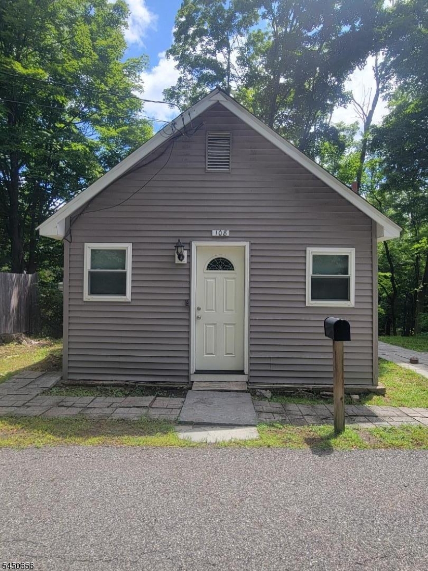 108 Magee Rd Property Photo 1
