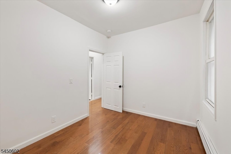 533 S Clinton St Property Photo 12
