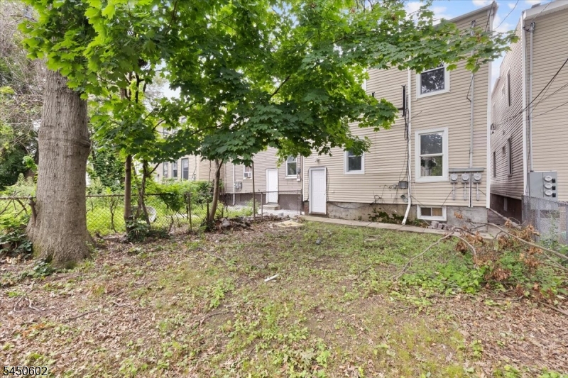 533 S Clinton St Property Photo 32