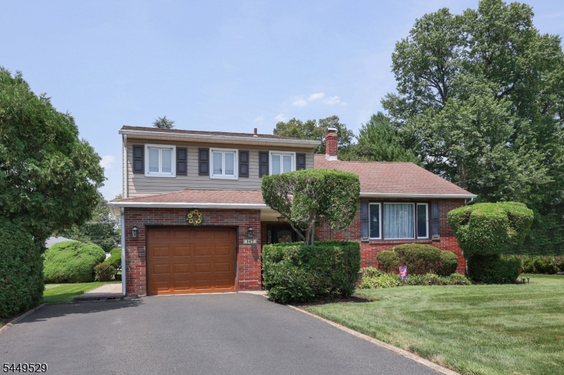 167 Acorn Dr Property Photo 1