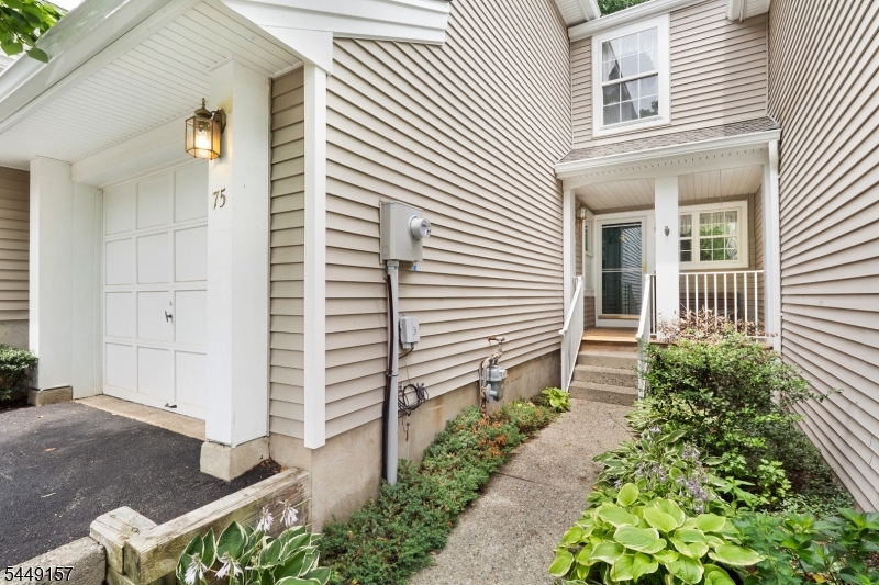 75 Woodmont Dr Property Photo 1