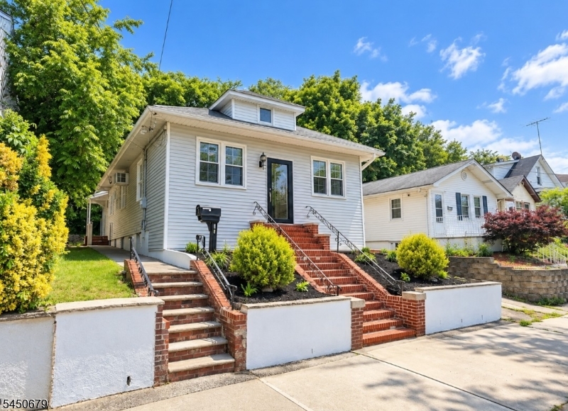 99 Newby Ave Property Photo 1