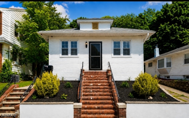 99 Newby Ave Property Photo 2