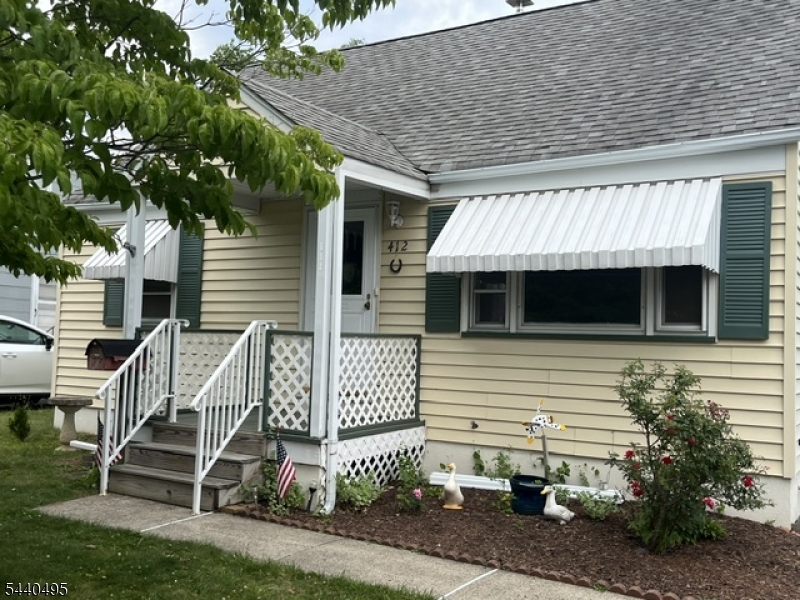 412 2nd St Property Photo 1