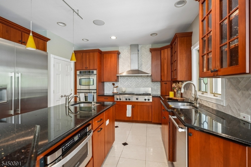 537 Mount Kemble Ave Property Photo 15