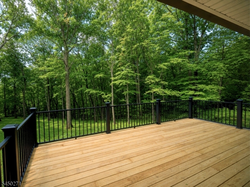 220 Brook Valley Rd Property Photo 5