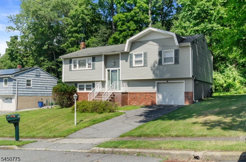17 Stafford Dr Property Photo 1
