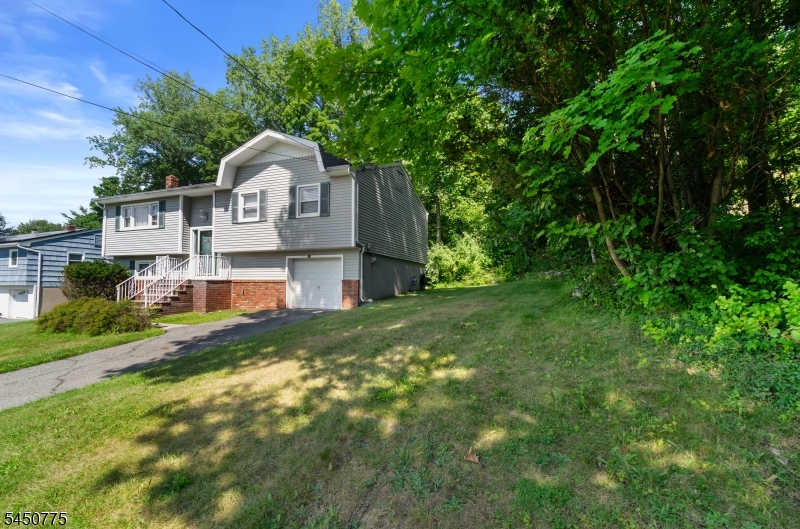 17 Stafford Dr Property Photo 2