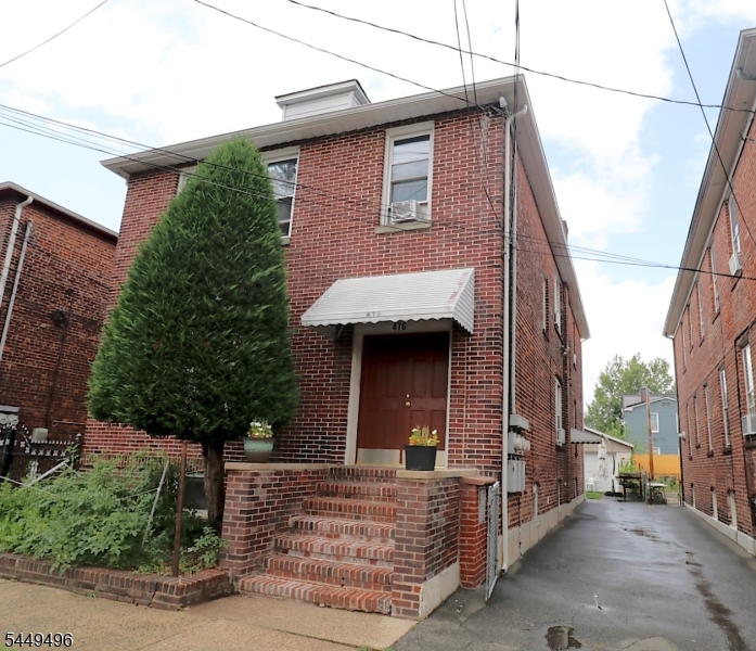 476 N 13Th St Property Photo 1