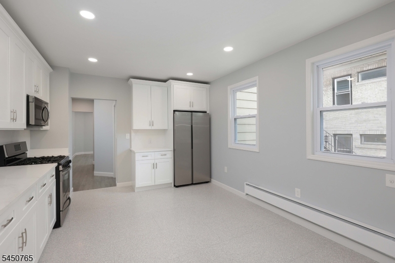 812 Bayway Ave 1a Property Photo 6