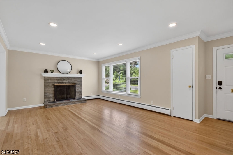 663 Mountain Ave Property Photo 3