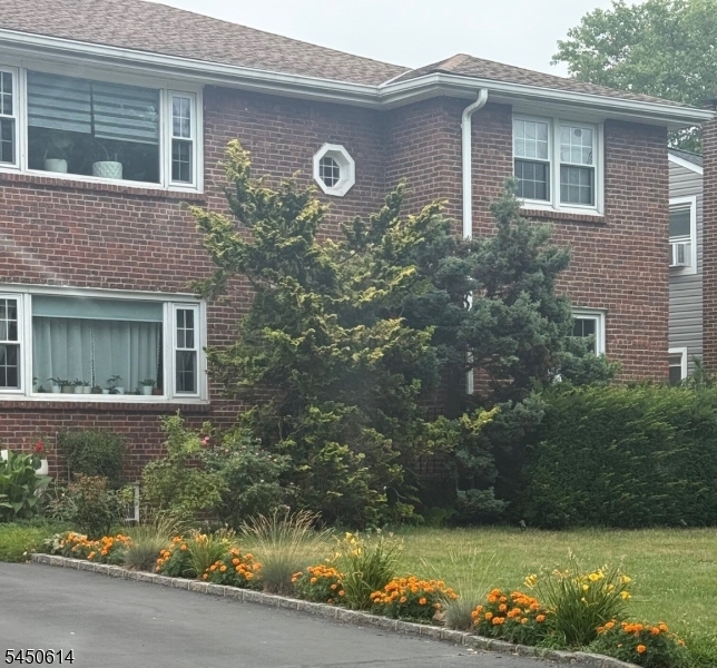 224 Colonial Ave Property Photo 1