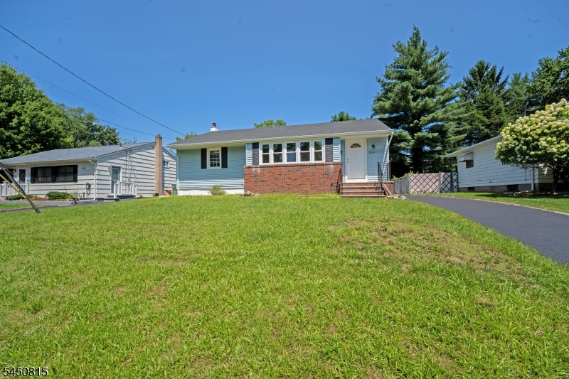 219 Haroldson Pl Property Photo 1