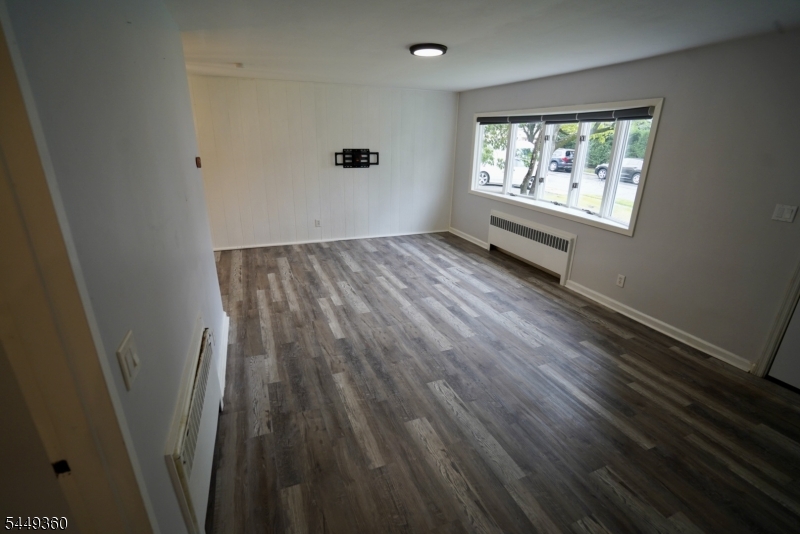 154 Jefferson Ave Property Photo 9