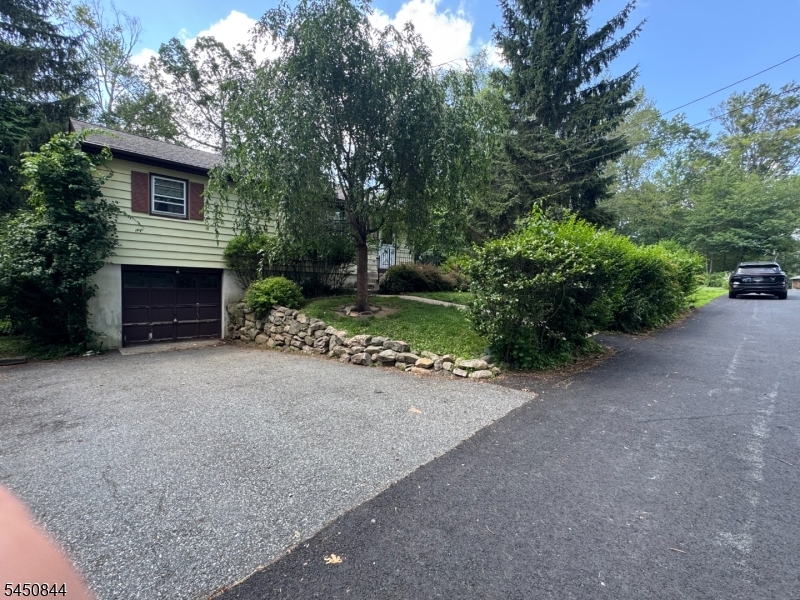 30 Terrence Ave Property Photo 1