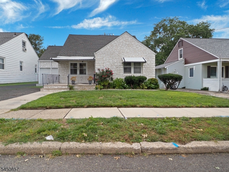1065 Voorhees St Property Photo 1