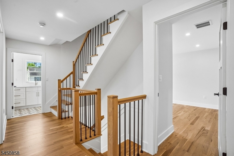 8 Pine Tree Ter Property Photo 20