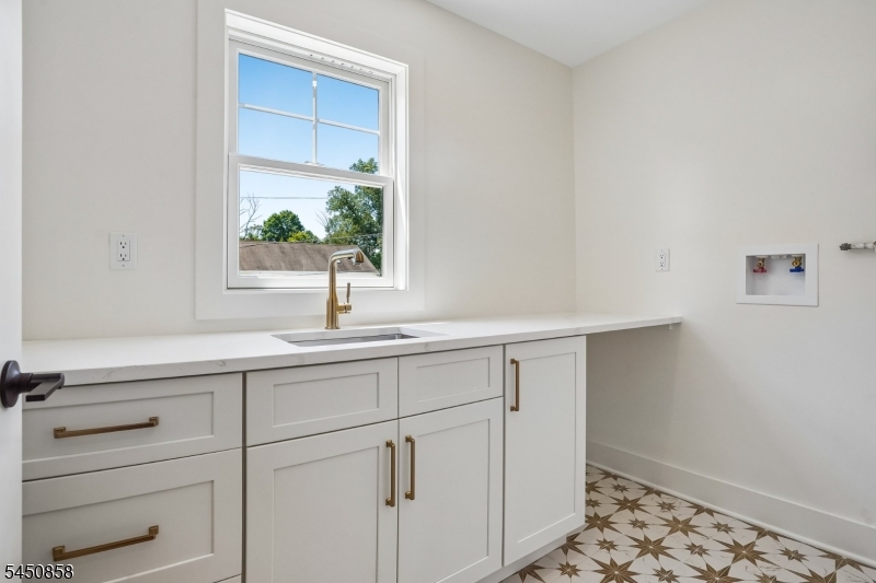 8 Pine Tree Ter Property Photo 21