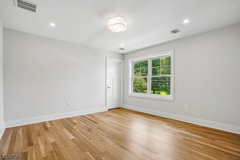 8 Pine Tree Ter Property Photo 22