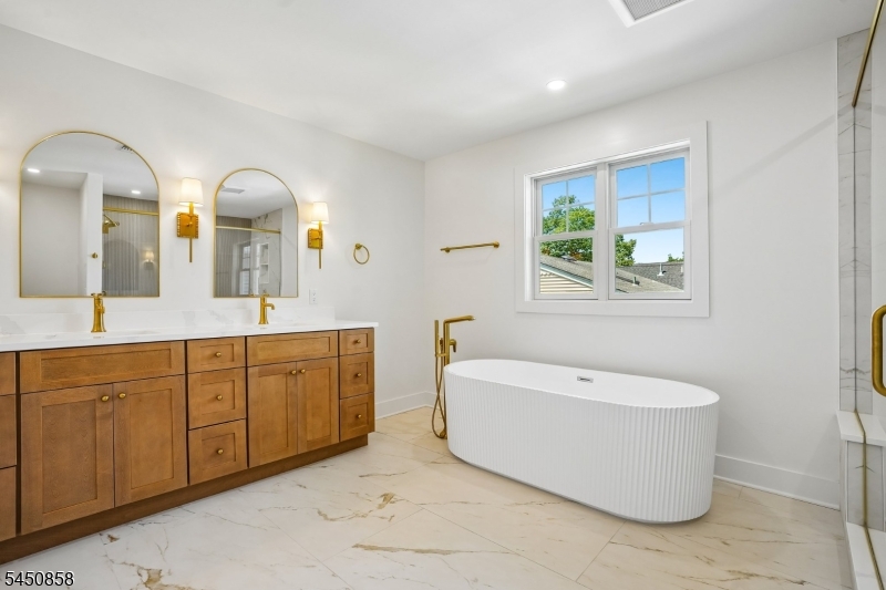 8 Pine Tree Ter Property Photo 28