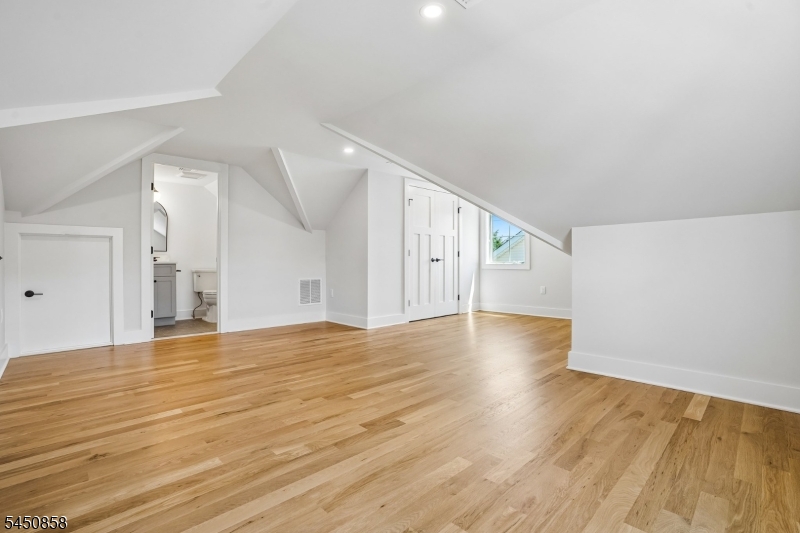 8 Pine Tree Ter Property Photo 33