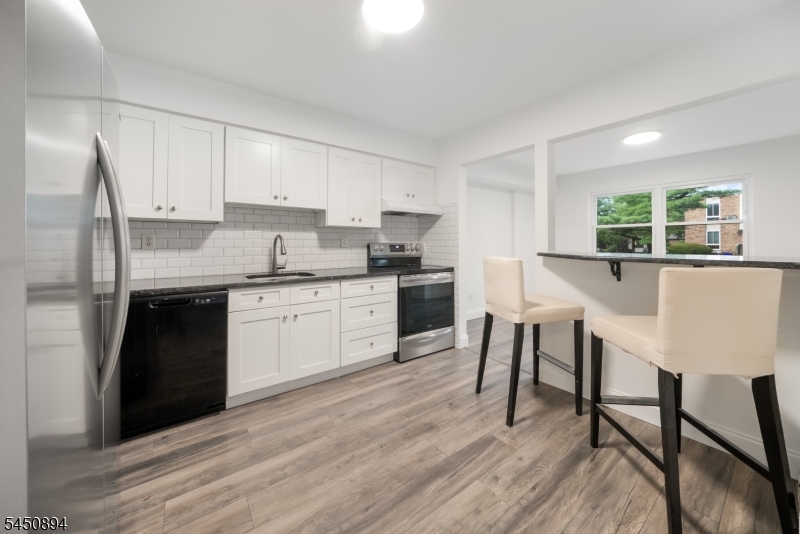 798 Eves Dr 3F Property Photo 1