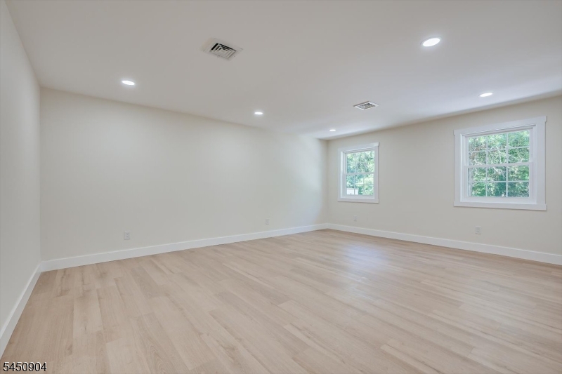 300 E Chestnut Ave Property Photo 37