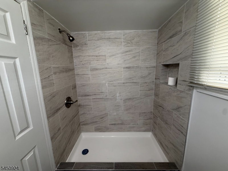 52 Lafayette Ave 1 Property Photo 8