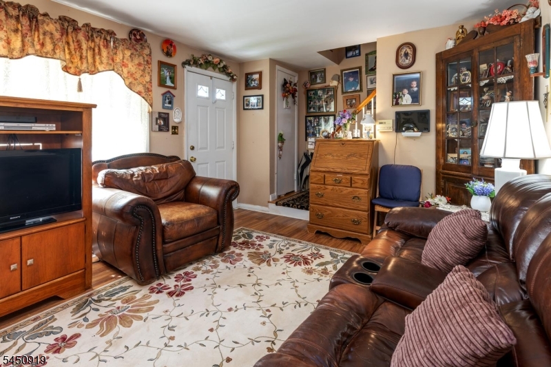 18 Seton Ln Property Photo 5