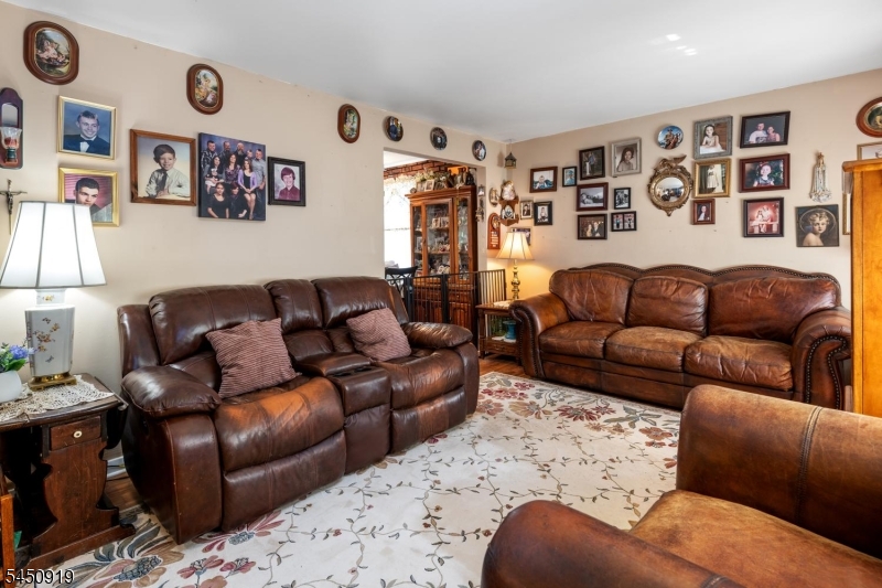 18 Seton Ln Property Photo 6